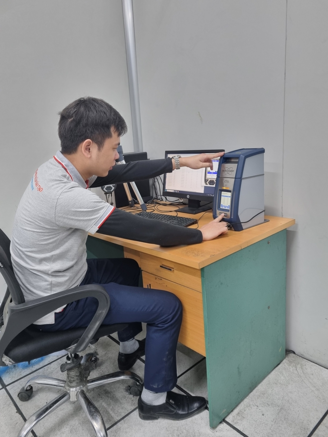 Việt Nguyễn tiến hành bàn giao lắp đặt và hướng dẫn sử dụng máy XRF di động CTX 800, Hãng Bruker