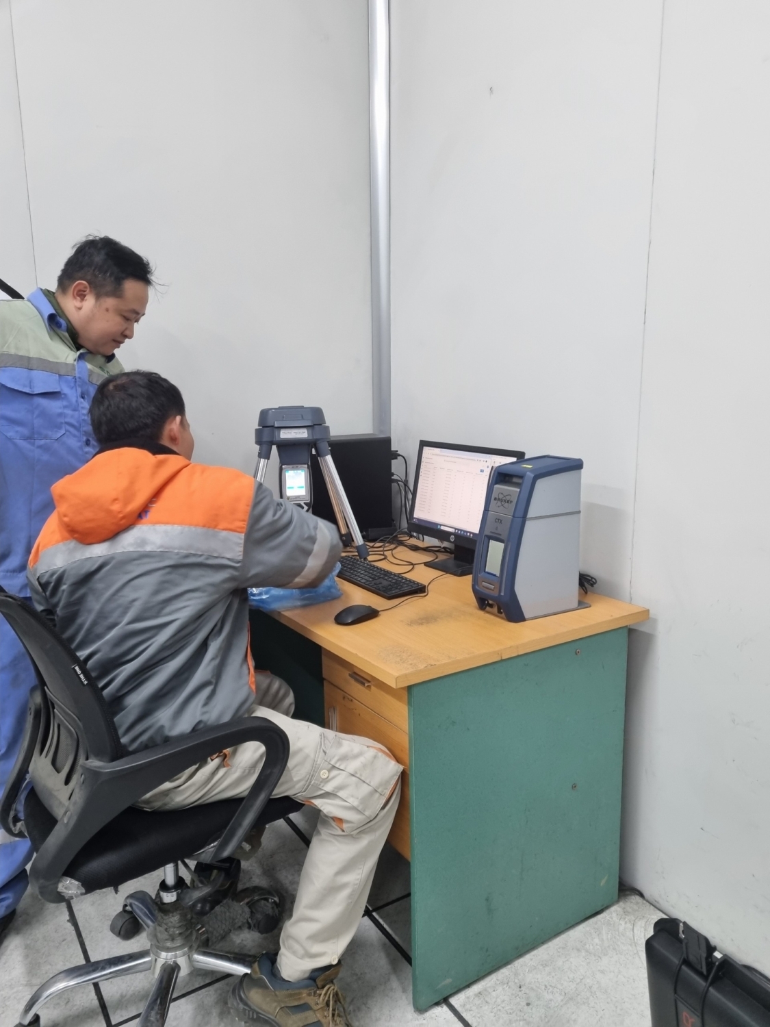 Việt Nguyễn tiến hành bàn giao lắp đặt và hướng dẫn sử dụng máy XRF di động CTX 800, Hãng Bruker